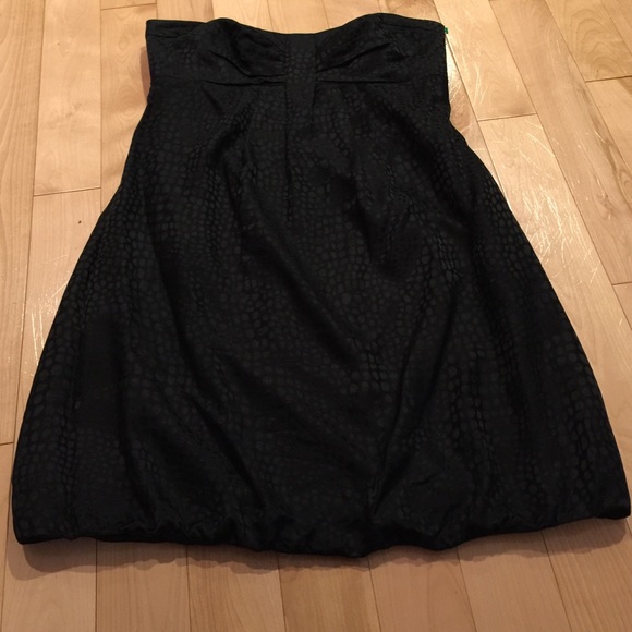 Like New! WHITE HOUSE BLACK MARKET STRAPLESS - Picture 3 of 4